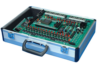    LG-EDA01型 實(shí)驗(yàn)開發(fā)系統(tǒng)，一改傳統(tǒng)數(shù)字電路實(shí)驗(yàn)系統(tǒng)&ldquo;芯片＋連線&rdquo;做法，而采用CPLD或FPGA等大規(guī)模在線可編程器件,使數(shù)字電路的硬件軟設(shè)計(jì),即電子設(shè)計(jì)自動(dòng)化EDA.該系統(tǒng)支持眾多著名公司的CPLD/ FPGA芯片應(yīng)用開發(fā)，并配有相應(yīng)的開發(fā)軟件,適用廣大高校的EDA數(shù)學(xué)實(shí)驗(yàn)、課程設(shè)計(jì)和畢業(yè)設(shè)計(jì)，同時(shí)也為科研院所提供了良好的開發(fā)環(huán)境。 