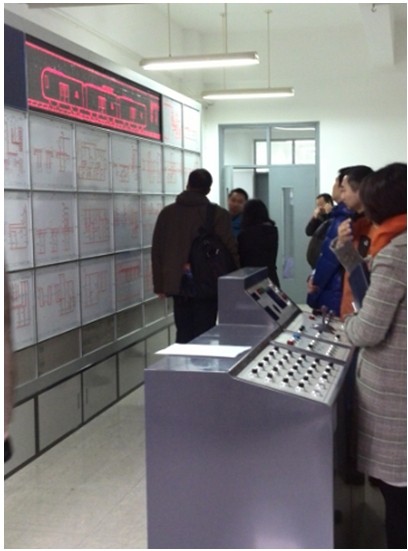 城市軌道交通列車電氣回路系統(tǒng)教學(xué)平臺(tái) 系統(tǒng)現(xiàn)場拍攝圖片